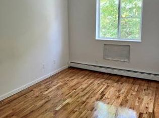 16017 Station Rd, Flushing, NY 11358