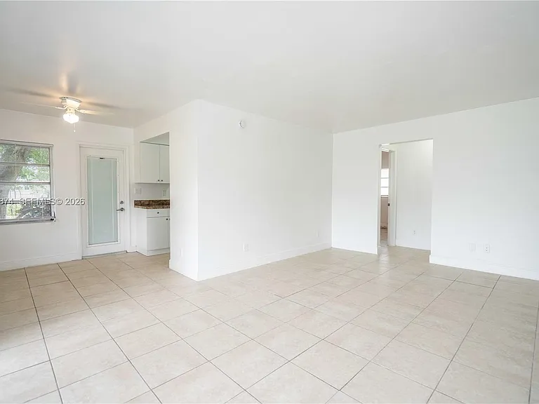 1812 NE 20th Ave #1 — Photo 4