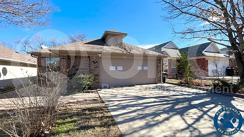 5400 Village Green Dr Photo 1