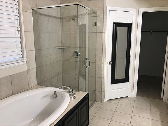 3rd image of 2409 Sun Creek Dr