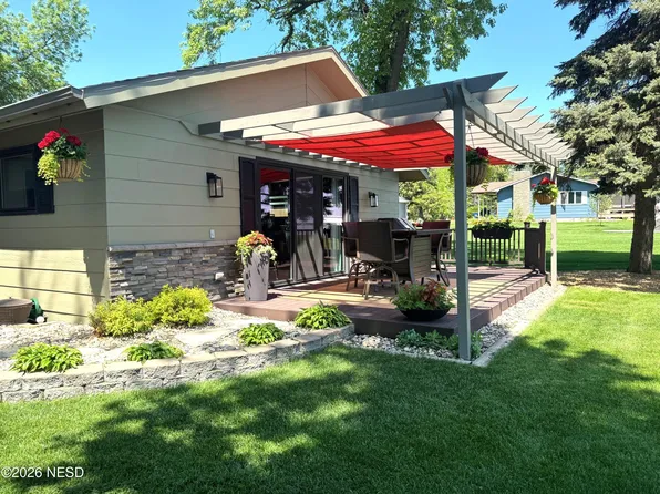 596 N Lake Dr, Watertown, SD 57201