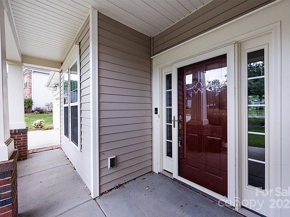 4th image of 10125 Loch Lomond Dr