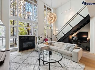 978 Richards St N, Vancouver, BC V6B3C1