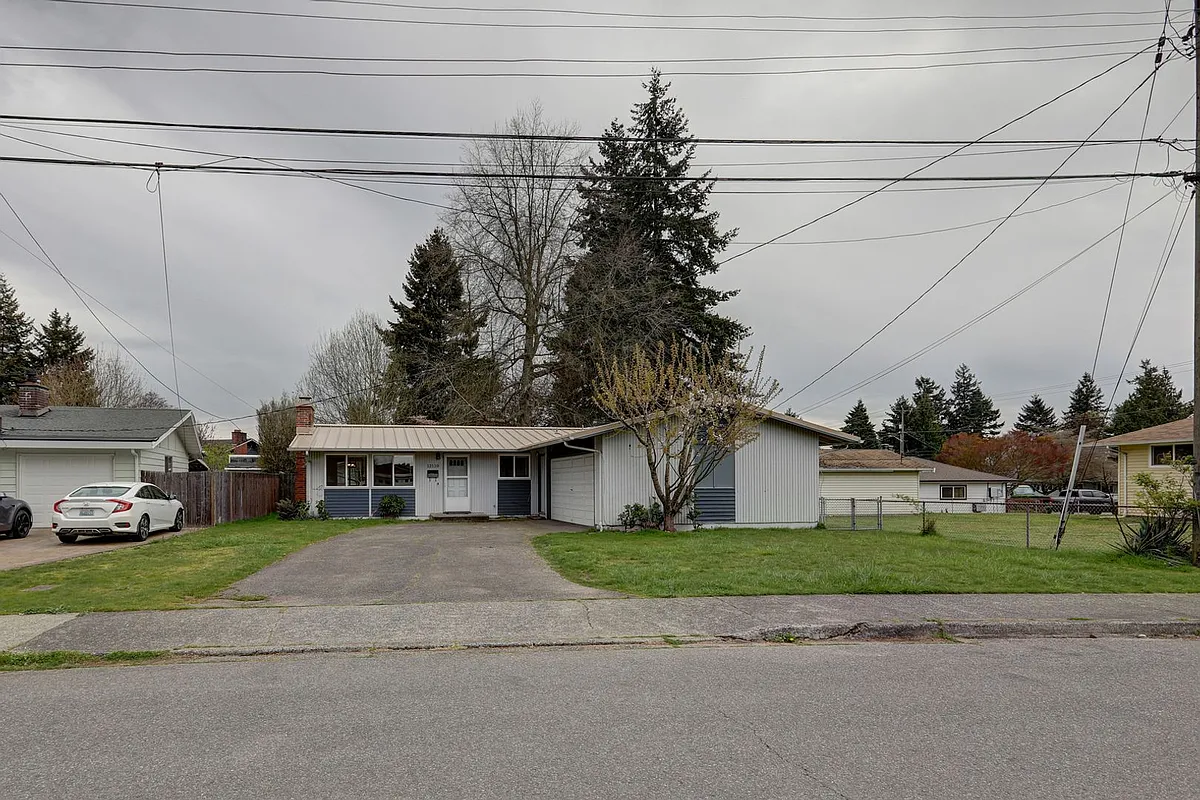 Building Photo - 12110 6th Ave SW