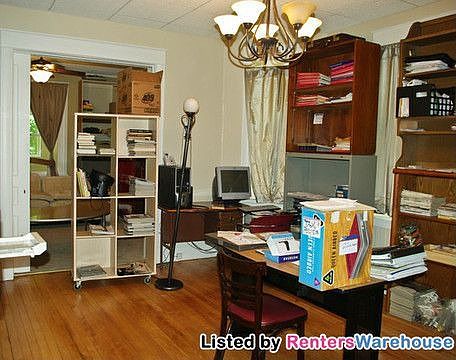 5th image of 922 Westminster St
