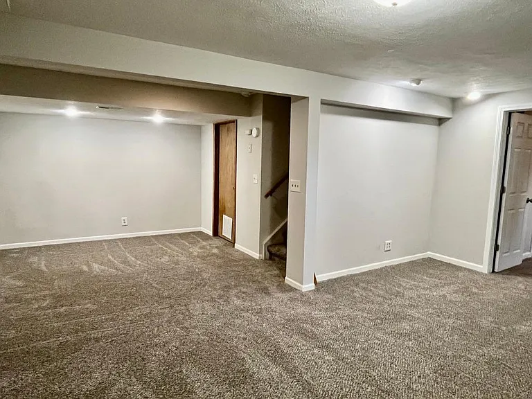 6313 Hamilton St — Photo 40