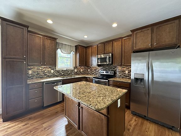 3rd image of 78 Brownstone Dr