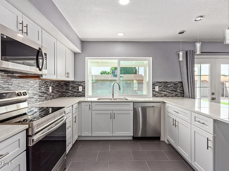 3210 N Jay St — Photo 19