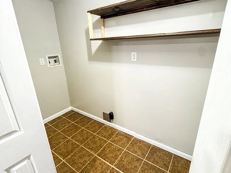 926 Carson Ln SW — Photo 17
