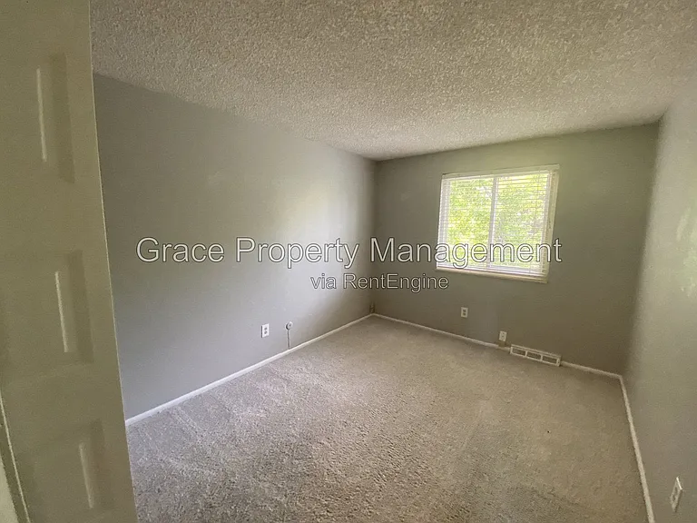 10870 Stuart Cir — Photo 9
