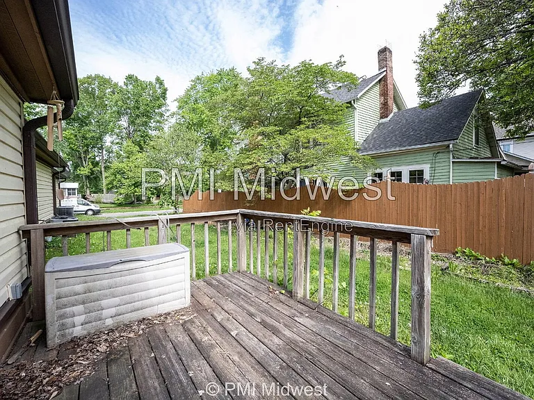 120 E King St — Photo 23
