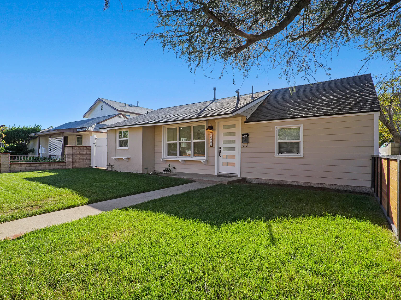 3 bed, 1225 sqft, $3,600 — Photo 1