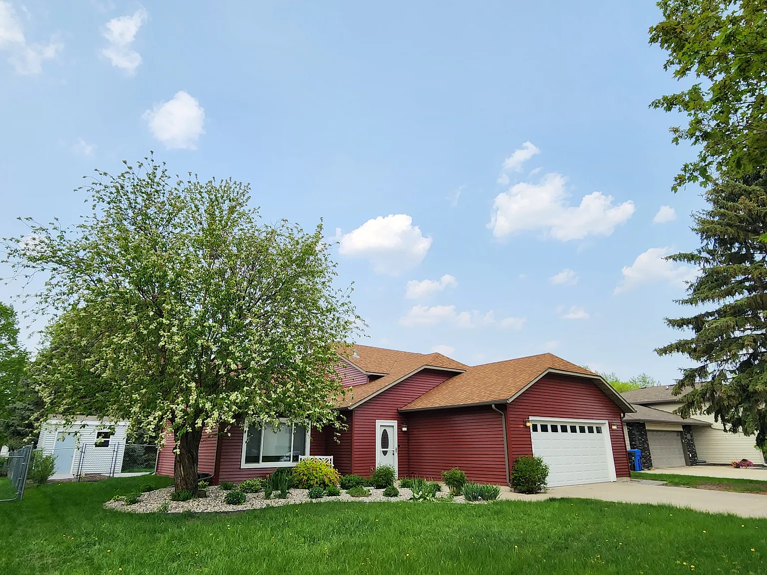 4 bed, 1920 sqft, $2,895 — Photo 2