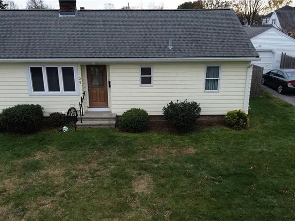 25 Winslow St E, Riverside, RI 02915