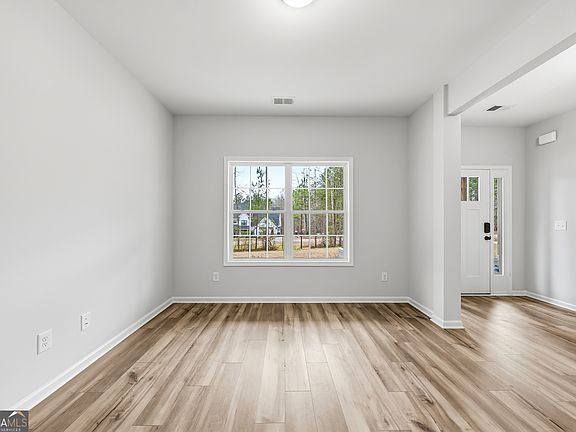 5th image of 75 Oak Ridge Dr #4