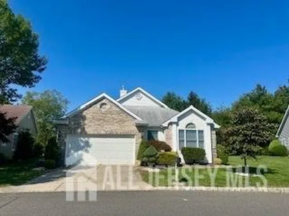 10 Westminster Dr, Monroe Township, NJ 08831