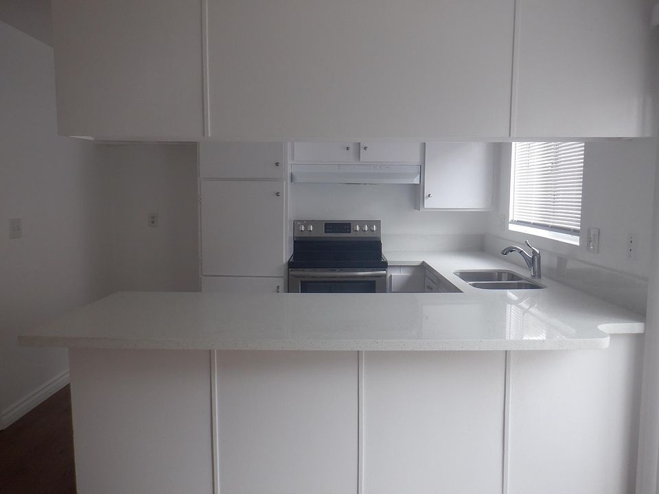 1st image of 1018 N Sacramento Ave #2