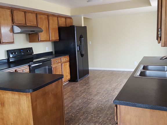 kitchen with fridge, dishwaher and stove