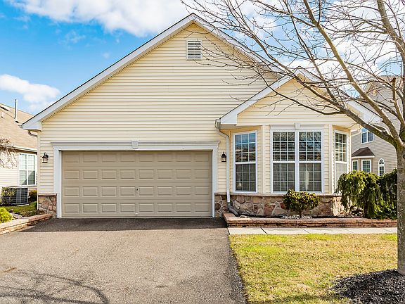 2nd image of 47 Enclave Blvd