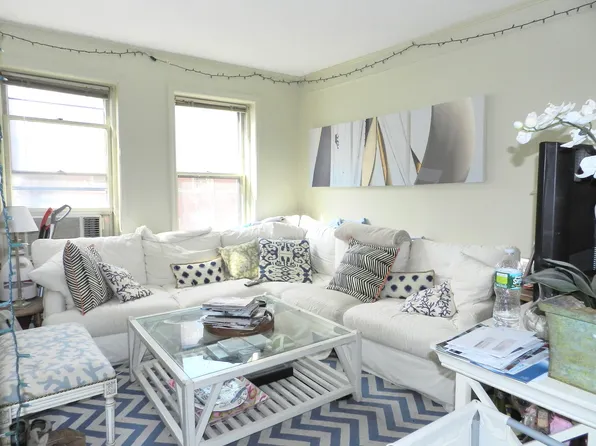 67 Phillips St APT 4, Boston, MA 02114