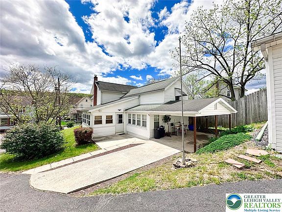 4th image of 391 Fairview St