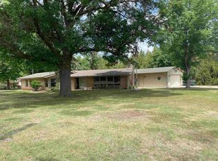 16 W Grandview Rd, Wellington, KS 67152