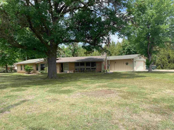 16 Grandview Rd, Wellington, KS 67152