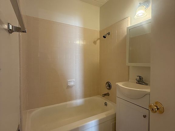 5th image of 374 25th Ave #5