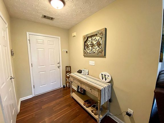 2nd image of 213 Cambridge Dr #6