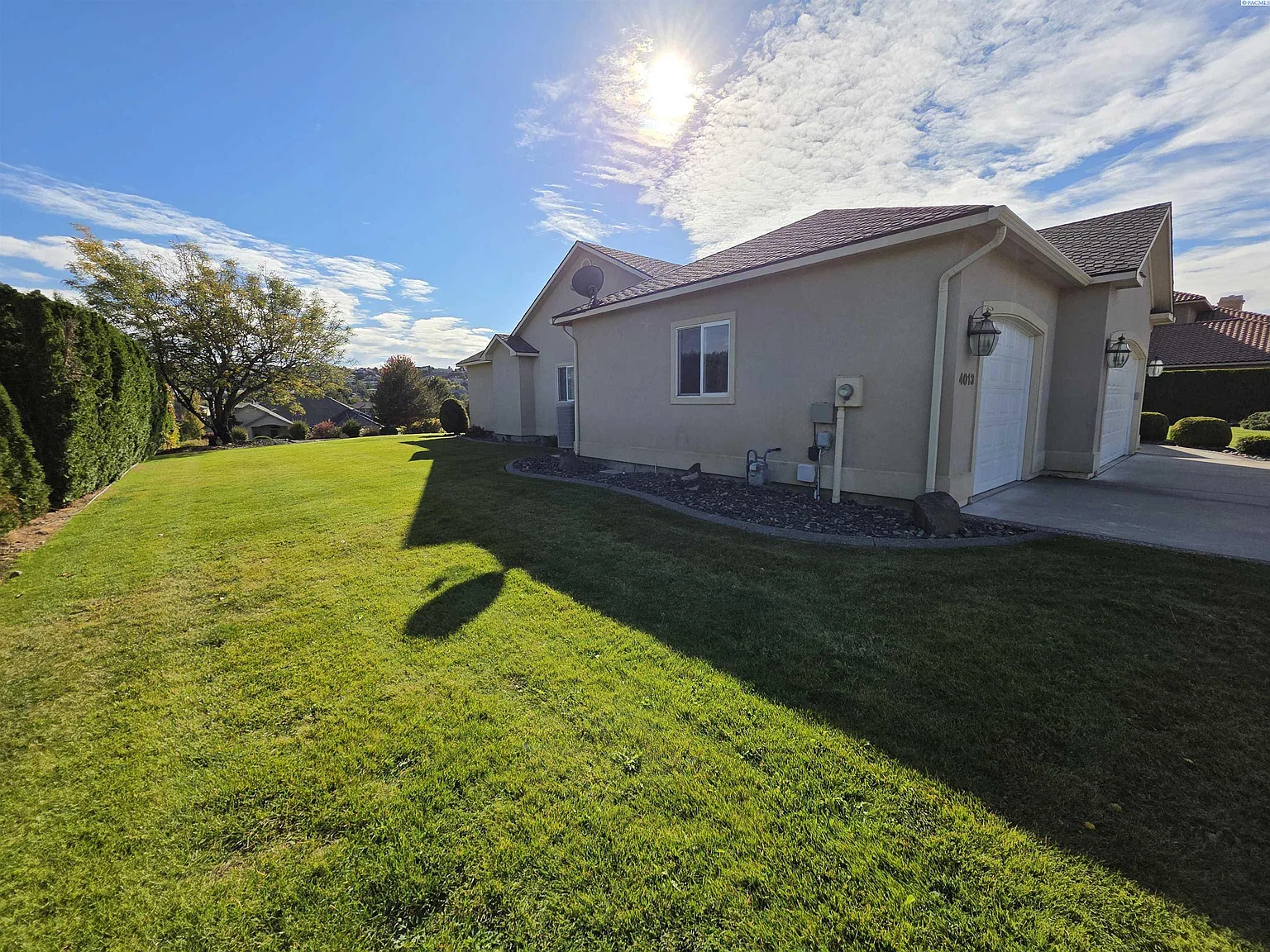 4 bed, 2.0 bath, 2509 sqft, $2,795 — Photo 3