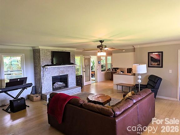 4th image of 1737 Whitesides Rd