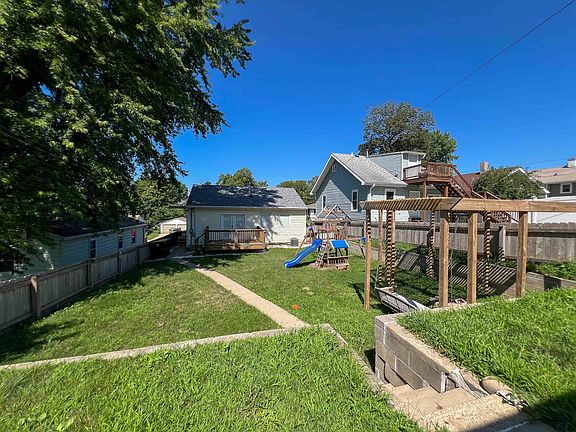 4th image of 2116 S Cypress St