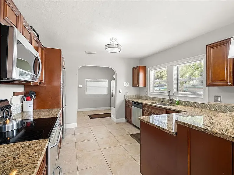 2511 W Braddock St — Photo 6