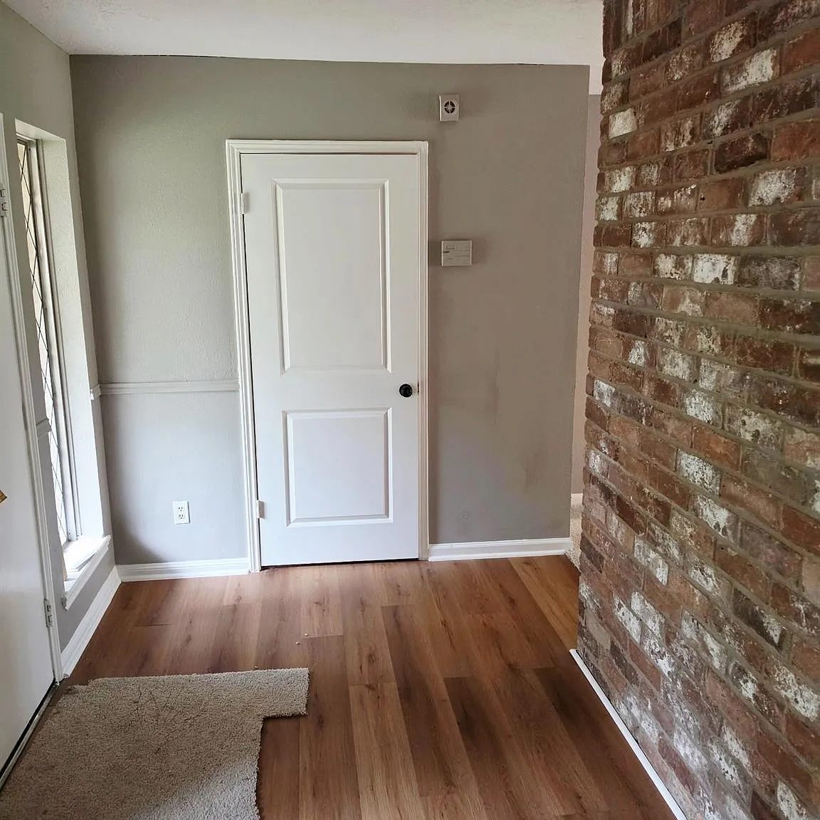 4 bed, 2.0 bath, 2122 sqft, $2,100 — Photo 2