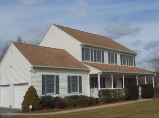 2 Shipman Rd, Stewartsville, NJ 08886