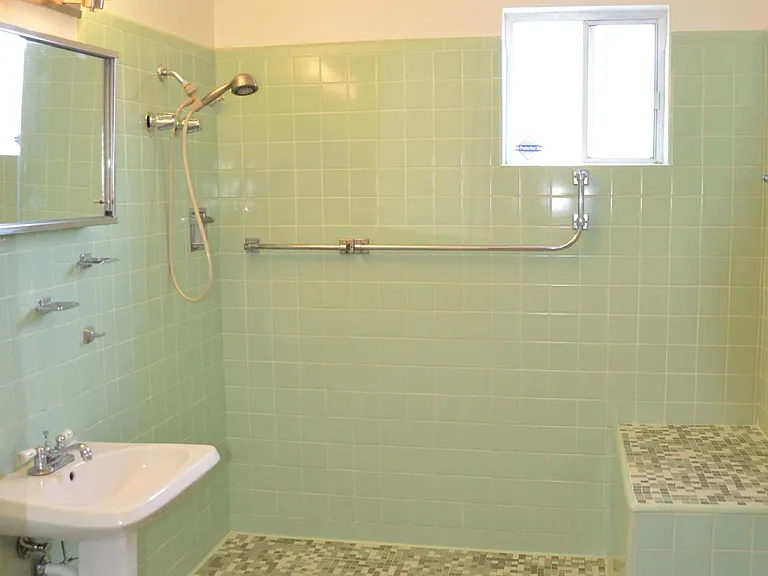 1025 E Indianola Ave — Photo 30