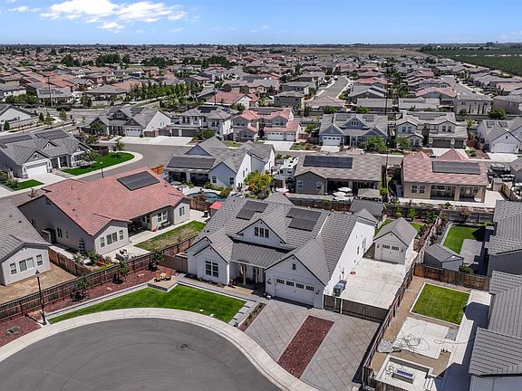 3rd image of 2656 Sinatra Pl