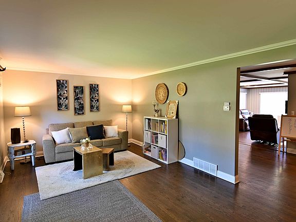 4th image of 111 Brookside Ct