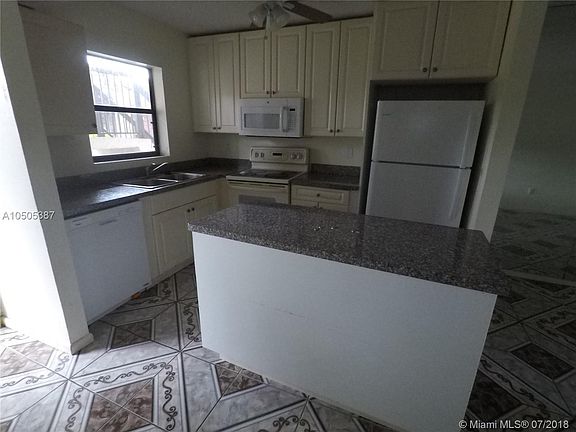5th image of 6020 Shakerwood Cir