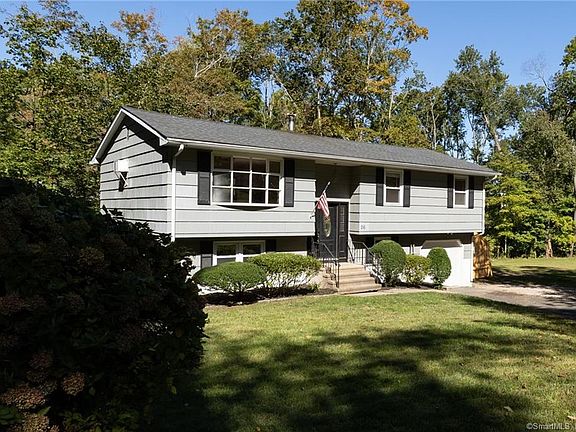 2nd image of 26 Oak Hill Dr