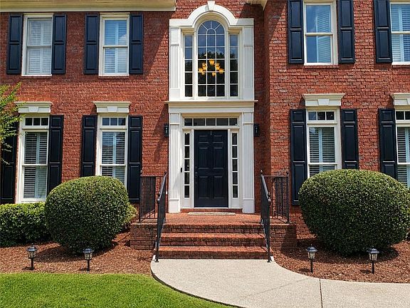 2nd image of 2705 Montclair Pl
