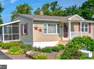 22 Washington St, Douglassville, PA 19518