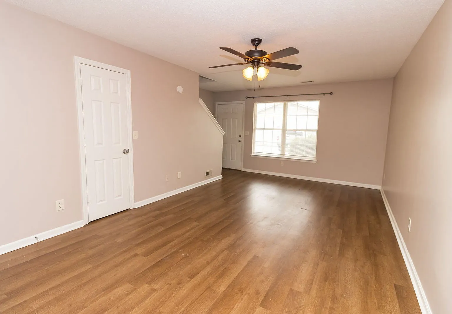 2 bed, 1.5 bath, 1000 sqft, $1,025 — Photo 3