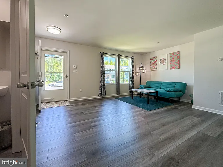 91 Goldspire Dr — Photo 4