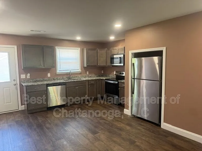 379 Virginia St — Photo 9