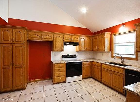 5th image of 10812 W 76th St