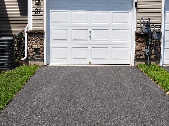 3rd image of 21 Rowand Way E
