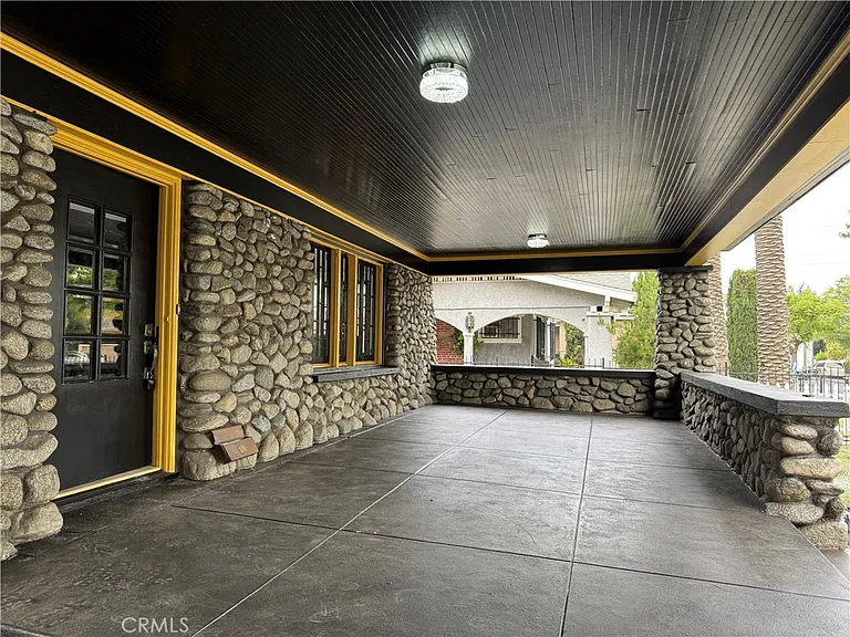 310 Alexander St — Photo 5