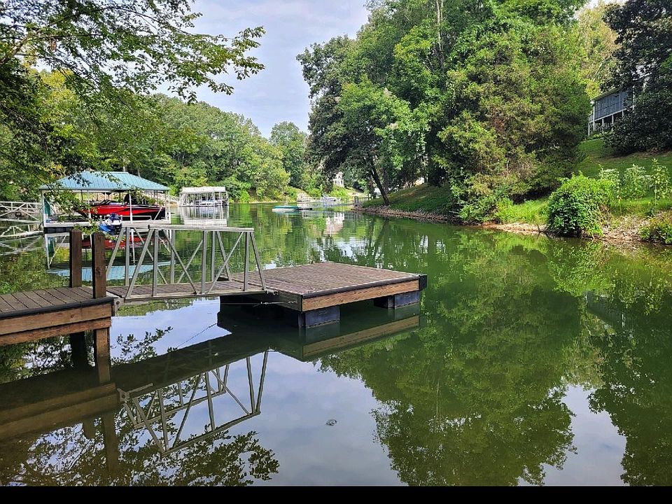 1st image of 138 Bluff Dr