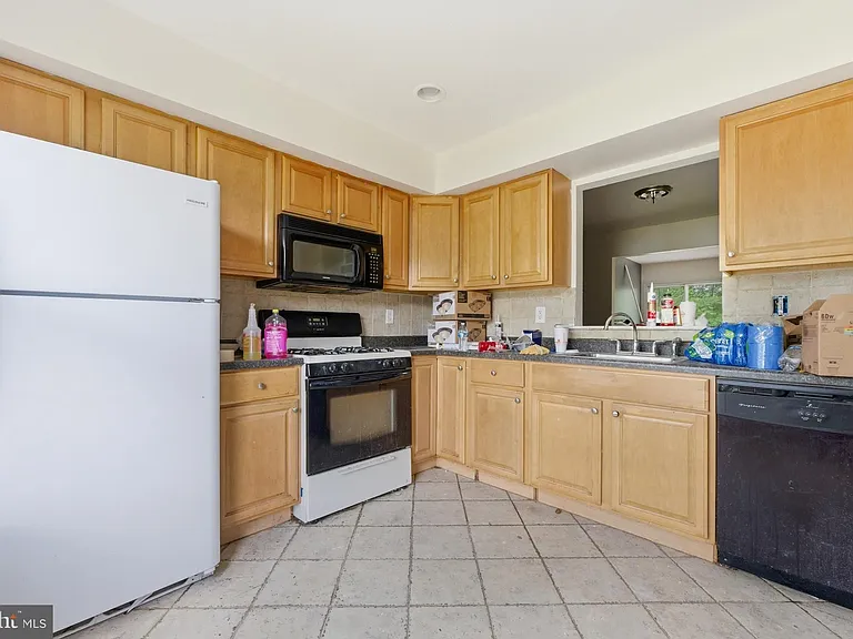27 Villanova Ct — Photo 3